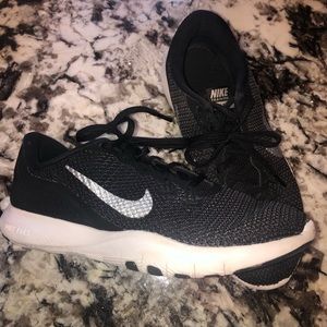 NIKE TENNIS SHOES